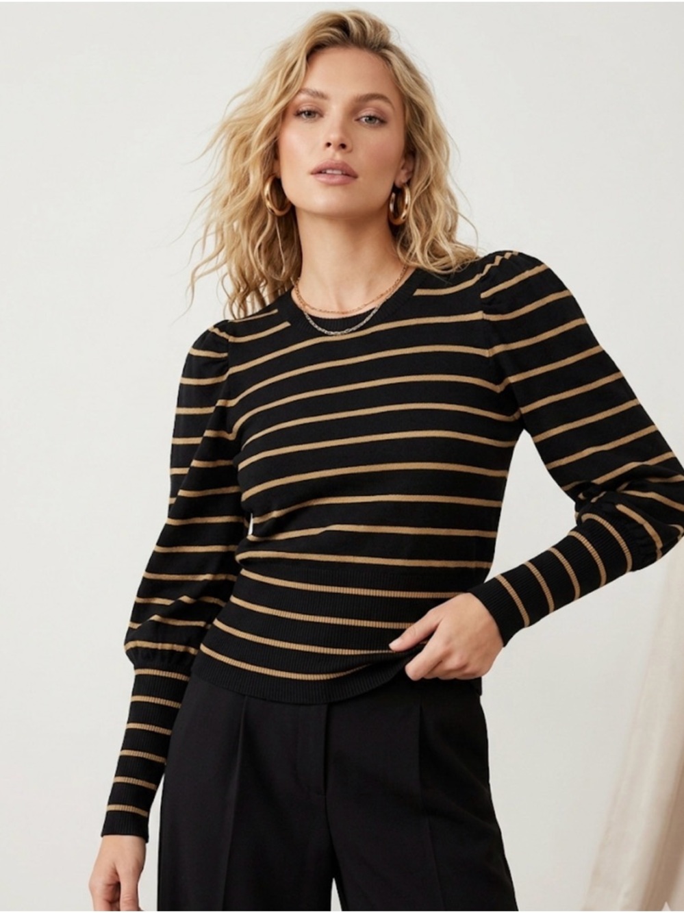 WHO WHAT WEAR Striped Puff-Sleeve Knit Sweater in Black and Tan